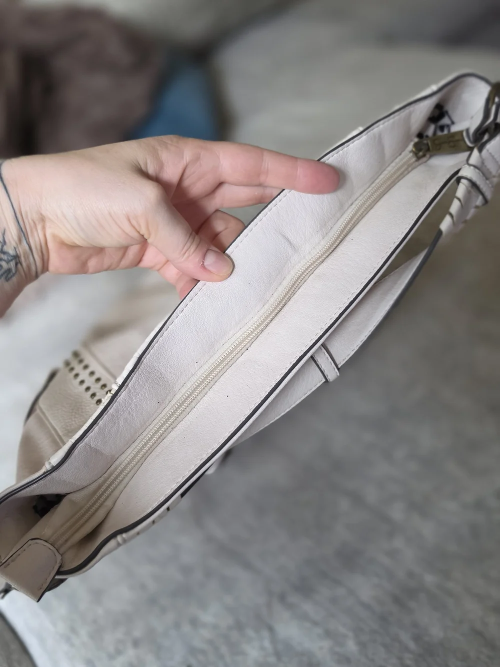 Jessica Simpson Soft Shoulder Hobo in Light Cream